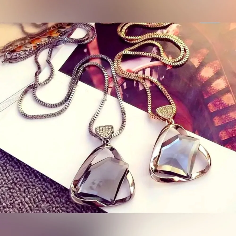 New Fashion Charm Geometry Crystal Glass Pendant Necklace Black Gold - Picture 1 of 7